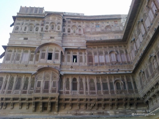 Jharokhs overlooking the palace courtyard