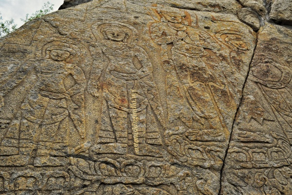 Rock carvings at Shey